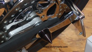 VICTORY_MOTORCYCLE_BLACK-AXLE_SPIKE_COVER