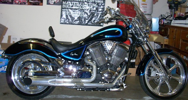 picture of short 2 into 1 exhaust pipes installed 2005 Victory Motorcycle Vegas