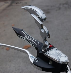CHROME FLAME MIRROR SET WITH RAPTOR MIRROR CHROME HEAD AUGER AXLE CAPS VICTORY MOTORCYCLE CUSTOM ACCESSORIES 011
